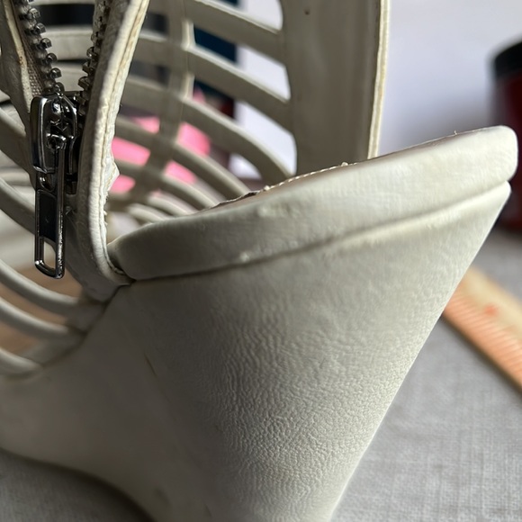 Steve Madden off-white platform,  size 8 - Picture 8 of 8